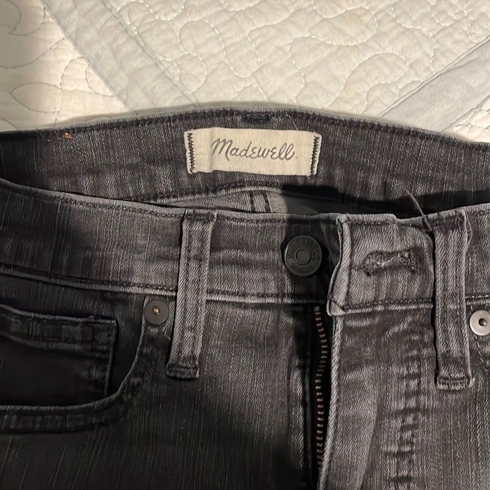 Madewell 25 black jeans w knee rips
